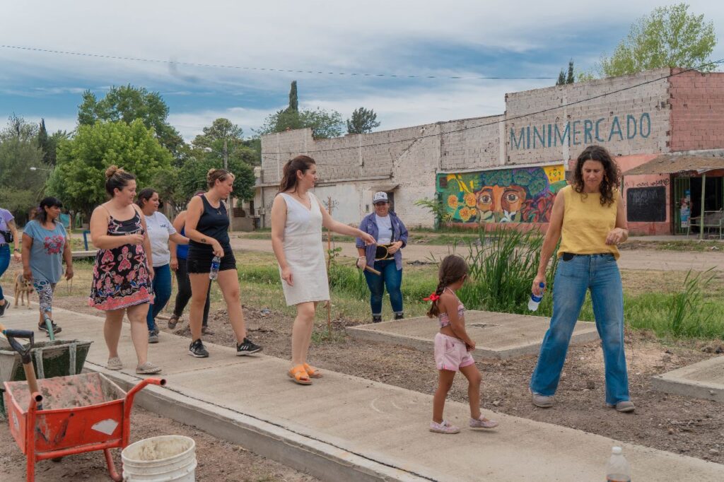 Mariel Fern Ndez Recorri Las Obras Del Barrio Altos De La Reja